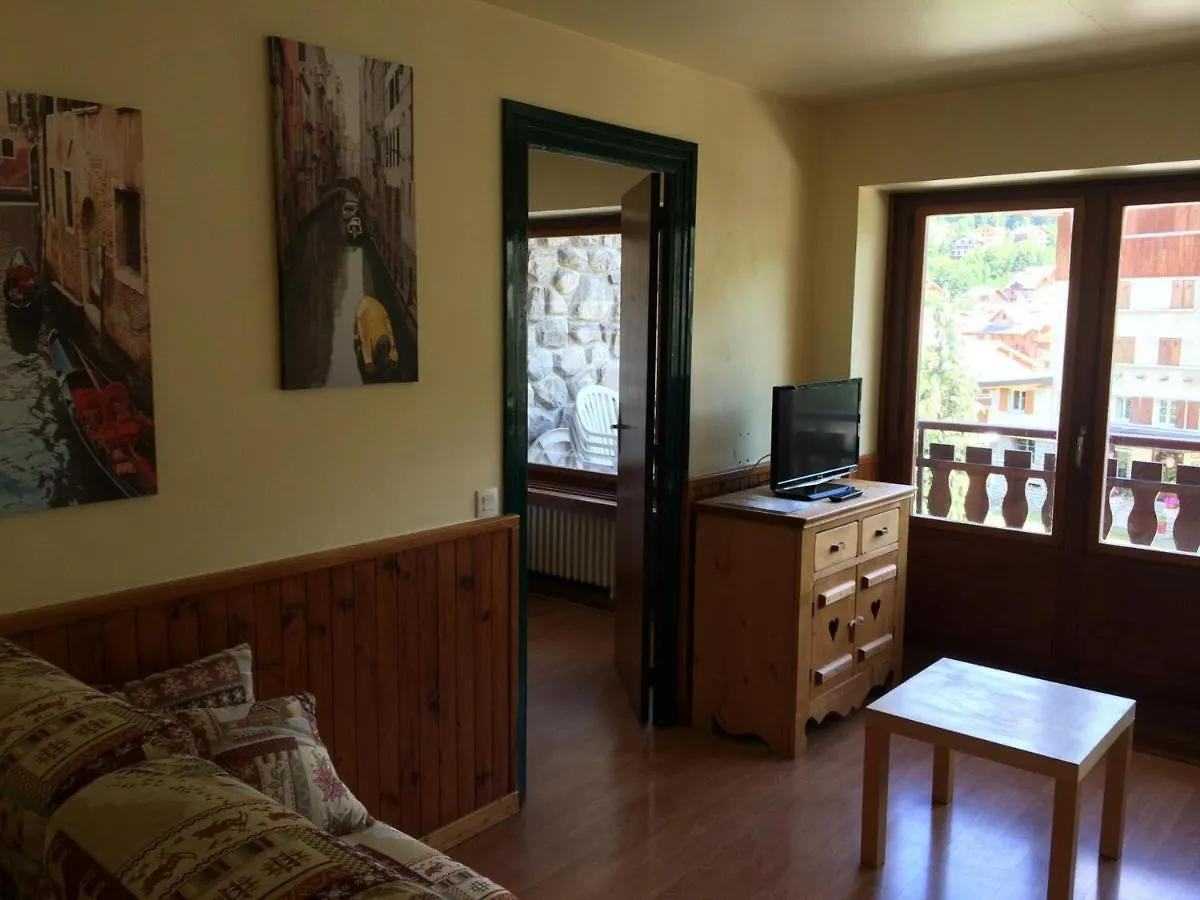 Charmant 2 Pieces Pour 5 Personnes, Expose Sud-Est, Au Centre De Valloire, A 400M Des Commerces Et Loisirs - Fr-1-263-456 0*, Valloire
